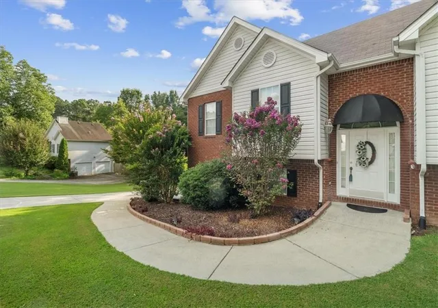 2nd image of 130 Orchard Wy Se, Calhoun, GA 30701 | MLS# 7817038