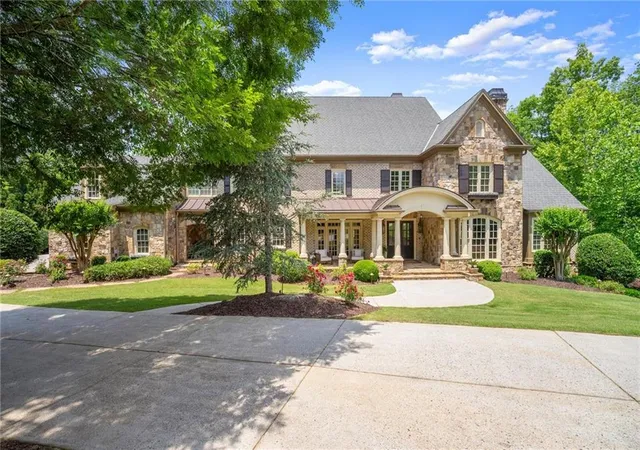 Photo 3 of Single family home for sale at 117 Liberty Grv Pass, Alpharetta, GA 30004 | MLS# 7766171 | Listing updated on 2026-08-25