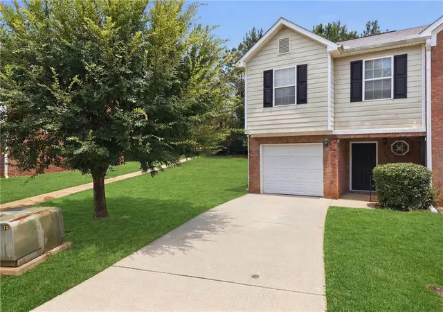 Photo 3 of Sale Pending at 605 Magnolia Gdns Walk, Mcdonough, GA 30253 | MLS# 7803581 | Listing updated on 2026-09-04