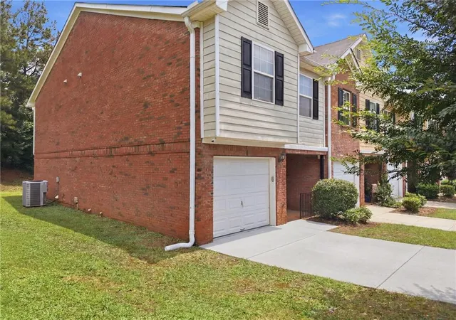 Photo 3 of Sale Pending at 605 Magnolia Gdns Walk, Mcdonough, GA 30253 | MLS# 7803581 | Listing updated on 2026-09-04