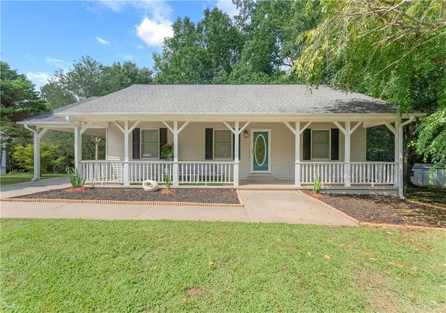 1st image of 225 Vermont St, Demorest, GA 30535 | MLS# 7807898