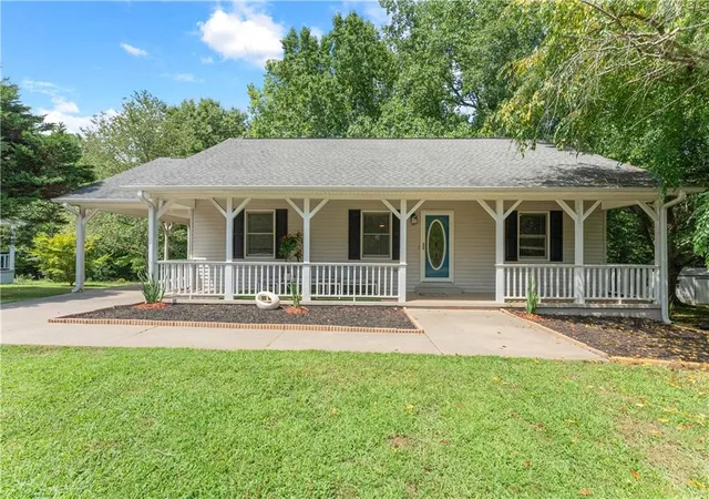 2nd image of 225 Vermont St, Demorest, GA 30535 | MLS# 7807898
