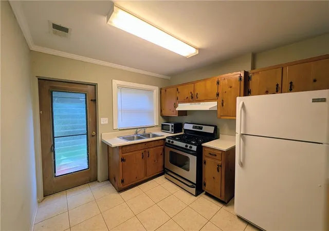 Photo 3 of Sale Pending at 1066 Powder Springs St Se, Smyrna, GA 30080 | MLS# 7822885 | Listing updated on 2026-09-15