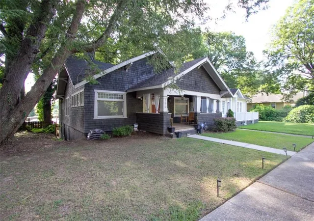 Photo 3 of Single family home for sale at 390 Holderness St Sw, Atlanta, GA 30310 | MLS# 7830357 | Listing updated on 2026-09-01