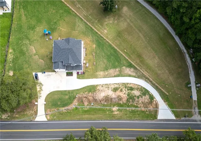 2nd image of 2910 Centerville Rosebud Rd, Snellville, GA 30039 | MLS# 7770618