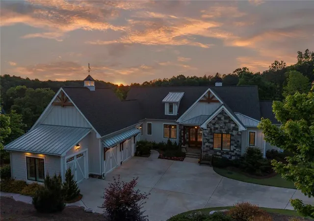 Photo 1 of Single family home for sale at 1634 Currahee Clb Dr, Toccoa, GA 30577 | MLS# 7763877 | Listing updated on 2026-08-31
