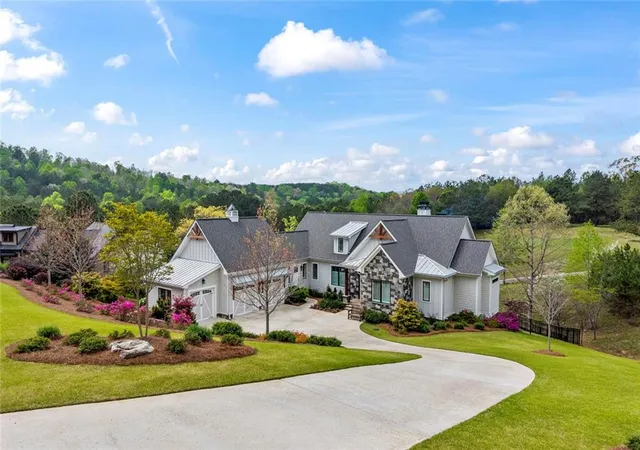 Photo 2 of Single family home for sale at 1634 Currahee Clb Dr, Toccoa, GA 30577 | MLS# 7763877 | Listing updated on 2026-08-31