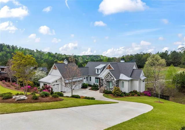 Photo 3 of Single family home for sale at 1634 Currahee Clb Dr, Toccoa, GA 30577 | MLS# 7763877 | Listing updated on 2026-08-31