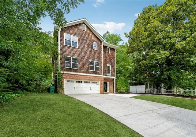 2nd image of 1303 N Druid Hills Rd Ne, Brookhaven, GA 30319 | MLS# 7789029