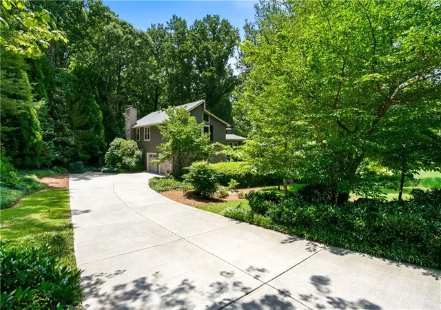 Homes for sale in Marietta, GA | 1195 Lake Colony Dr, Marietta, GA 30068 | MLS# 7769594