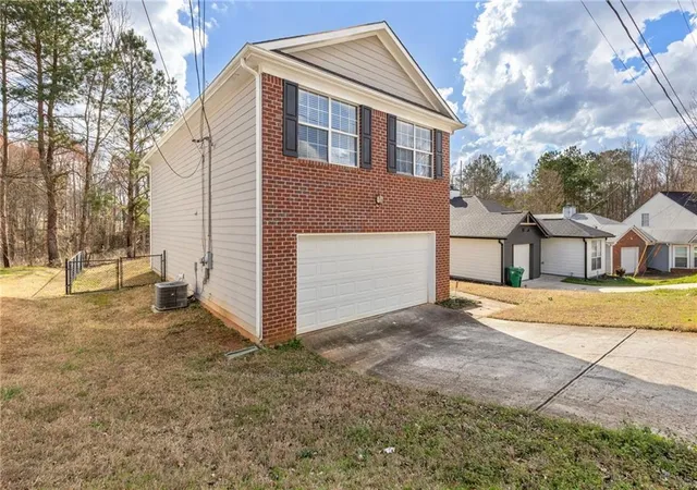 4th image of 6582 Browns Mill Ferry Dr, Lithonia, GA 30038 | MLS# 7729951