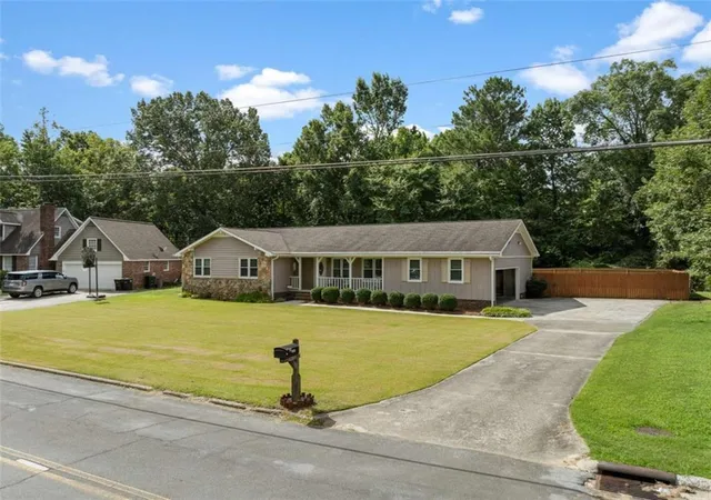 Photo 3 of Single family home for sale at 113 Woodvalley Dr Sw, Rome, GA 30165 | MLS# 7817349 | Listing updated on 2026-09-16
