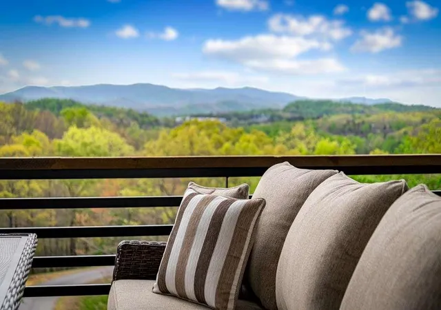 Photo 4 of Sale Pending at 167 Cohutta Sunset Dr, Blue Ridge, GA 30513 | MLS# 7761170 | Listing updated on 2026-09-12