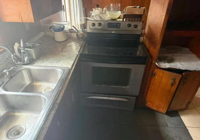 Photo 3 of Sale Pending at 2508 Old Hapeville Rd, Atlanta, GA 30315 | MLS# 7825061 | Listing updated on 2026-09-23