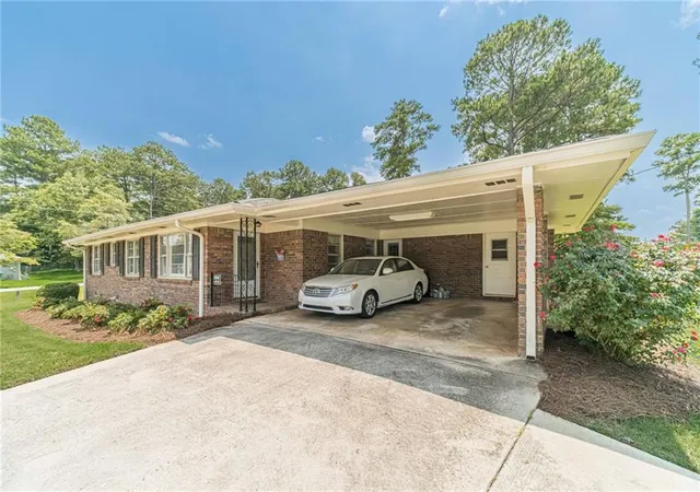 3rd image of 2303 Rockbridge Rd, Stone Mountain, GA 30087 | MLS# 7813038