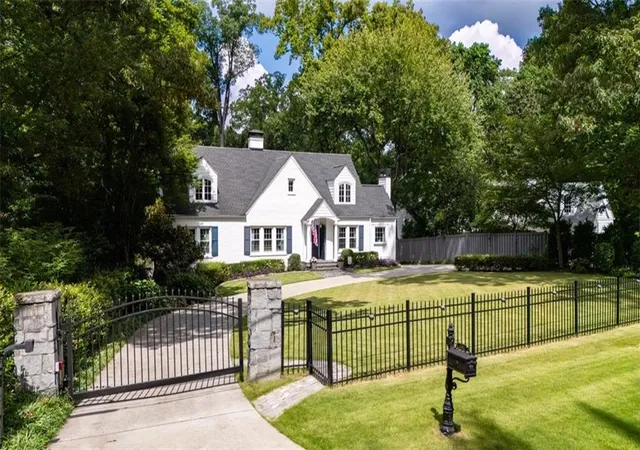 Photo 2 of Single family home for sale at 3590 Ivy Rd NE, Atlanta, GA 30342 | MLS# 7811357 | Listing updated on 2026-08-19