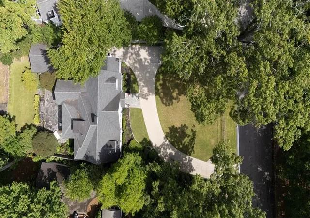 Photo 3 of Single family home for sale at 3590 Ivy Rd NE, Atlanta, GA 30342 | MLS# 7811357 | Listing updated on 2026-08-19