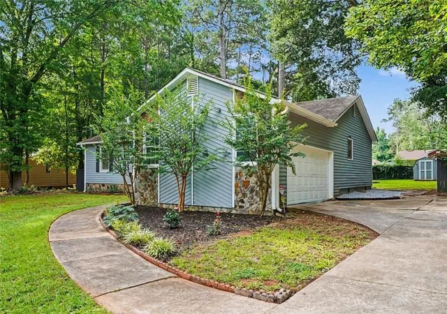 Photo 3 of Sale Pending at 1708 Rosewood Dr, Griffin, GA 30223 | MLS# 7781568 | Listing updated on 2026-09-06