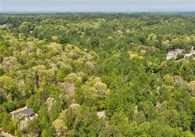 Photo 3 of Sale Pending at 4033 Hidden Holw Dr, Gainesville, GA 30506 | MLS# 7750741 | Listing updated on 2026-09-17