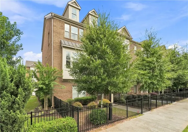 Photo 3 of Townhouse for sale at 5831 Ter Bnd Way, Peachtree Corners, GA 30092 | MLS# 7818977 | Listing updated on 2026-08-30