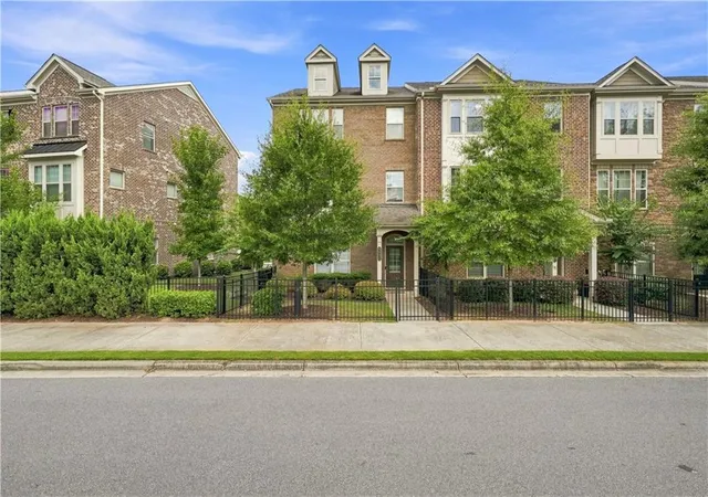 Photo 3 of Townhouse for sale at 5831 Ter Bnd Way, Peachtree Corners, GA 30092 | MLS# 7818977 | Listing updated on 2026-08-30