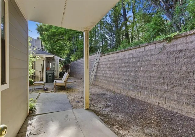 26th image of 1980 Variations Dr, Atlanta, GA 30329 | MLS# 7754630