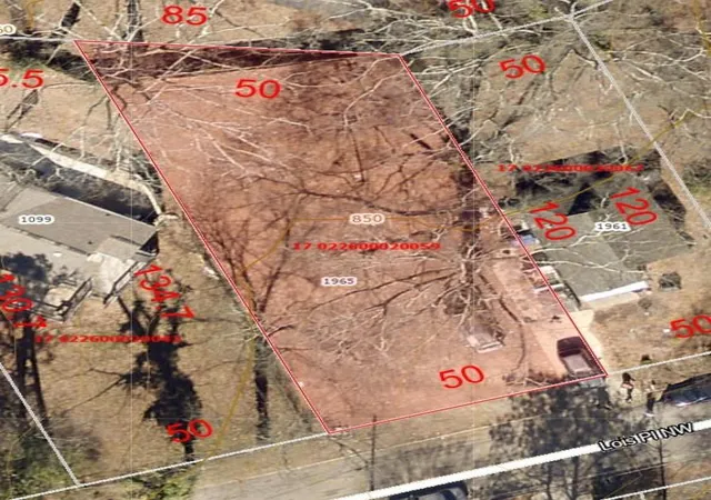 2nd image of 1965 Lois Pl Nw, Atlanta, GA 30318 | MLS# 7822140