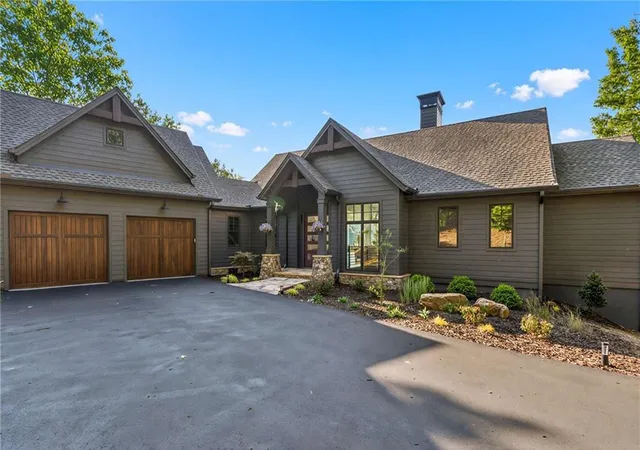 Photo 3 of Single family home for sale at 252 Wild Turkey Blf, Jasper, GA 30143 | MLS# 7827044 | Listing updated on 2026-10-02