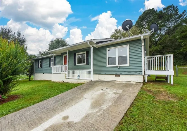 Photo 3 of Sale Pending at 1745 Overlook Wy Sw, Conyers, GA 30094 | MLS# 7826218 | Listing updated on 2026-09-02