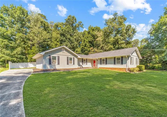 Homes for sale in Snellville, GA | 3245 Village Glen Trl S, Snellville, GA 30039 | MLS# 7801626