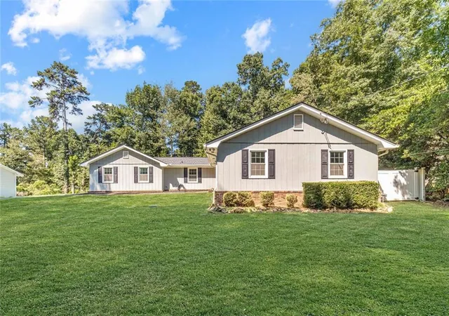 Homes for sale in Snellville, GA | 3245 Village Glen Trl S, Snellville, GA 30039 | MLS# 7801626