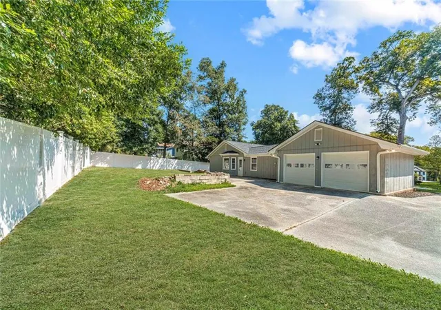 Homes for sale in Snellville, GA | 3245 Village Glen Trl S, Snellville, GA 30039 | MLS# 7801626