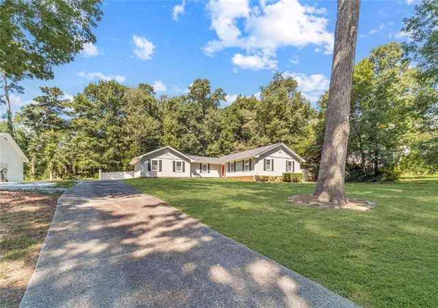 Homes for sale in Snellville, GA | 3245 Village Glen Trl S, Snellville, GA 30039 | MLS# 7801626