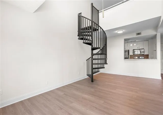 Listing Photo 2 - Condo for sale in building located at 1075 Peachtree Walk Ne, Atlanta, GA 30309 - Unit #A519