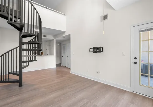 Listing Photo 3 - Condo for sale in building located at 1075 Peachtree Walk Ne, Atlanta, GA 30309 - Unit #A519
