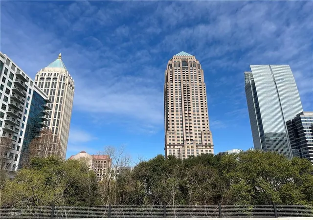 Listing Photo 4 - Condo for sale in building located at 1075 Peachtree Walk Ne, Atlanta, GA 30309 - Unit #A519