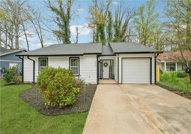 2nd image of 6035 Creekford Dr, Lithonia, GA 30058 | MLS# 7729341