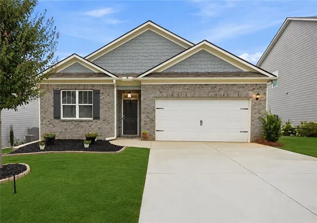 Photo 2 of Sale Pending at 450 Starbuck Pkwy, Pendergrass, GA 30567 | MLS# 7828499 | Listing updated on 2026-10-03