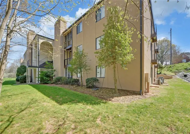 Homes for sale in Gainesville, GA | 605 Candler St #Bldg C Unit 3, Gainesville, GA 30501 | MLS# 7746096