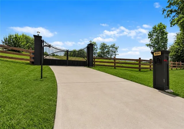 Photo 2 of Sale Pending at 924 Fred Kilcrease Rd, Winder, GA 30680 | MLS# 7800667 | Listing updated on 2026-08-22