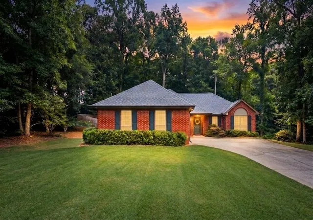 Photo 1 of Single family home for sale at 2035 Huntington Hl Tr, Buford, GA 30519 | MLS# 7796618 | Listing updated on 2026-10-08