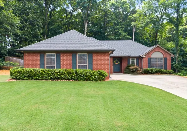 Photo 3 of Single family home for sale at 2035 Huntington Hl Tr, Buford, GA 30519 | MLS# 7796618 | Listing updated on 2026-10-08