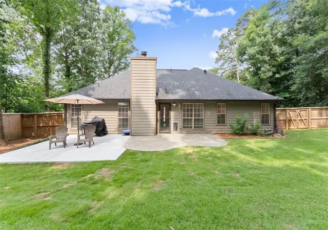 Photo 3 of Single family home for sale at 2035 Huntington Hl Tr, Buford, GA 30519 | MLS# 7796618 | Listing updated on 2026-10-08