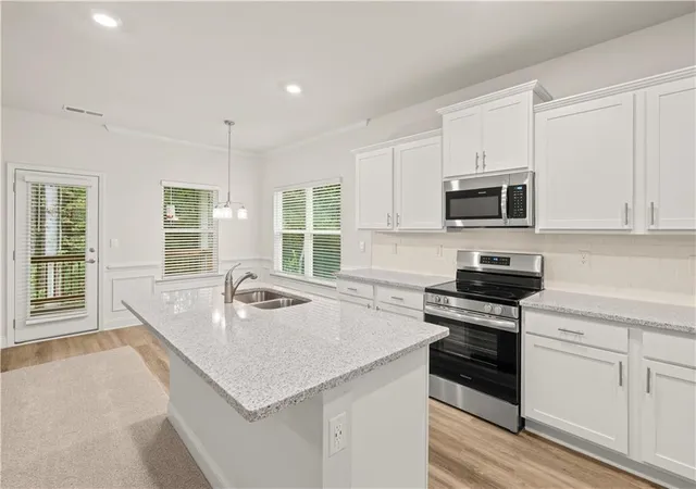 3rd image of 200 Chaucer Ln, Carrollton, GA 30117 | MLS# 7776107
