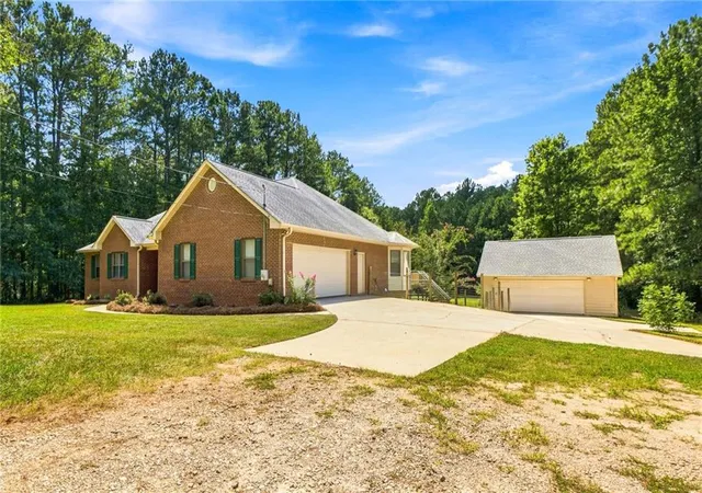 Photo 2 of Single family home for sale at 2762 Lester Mill Rd, Locust Grove, GA 30248 | MLS# 7828607 | Listing updated on 2026-08-28