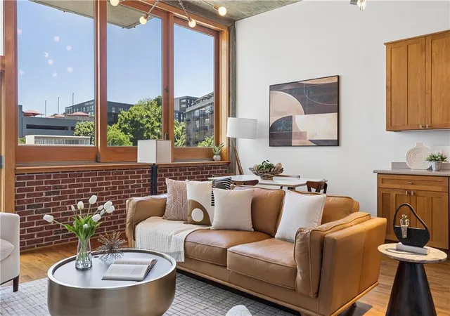 Photo 2 of Sale Pending at 660 Glen Iris Dr Ne #305, Atlanta, GA 30308 | MLS# 7789730 | Listing updated on 2026-09-14