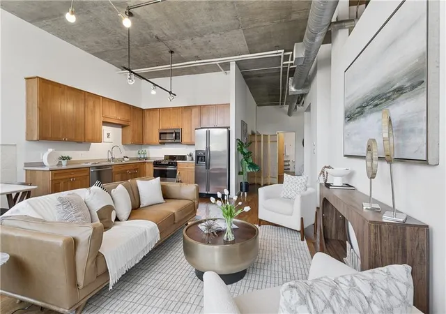 Photo 3 of Sale Pending at 660 Glen Iris Dr NE #305, Atlanta, GA 30308 | MLS# 7789730 | Listing updated on 2026-09-14