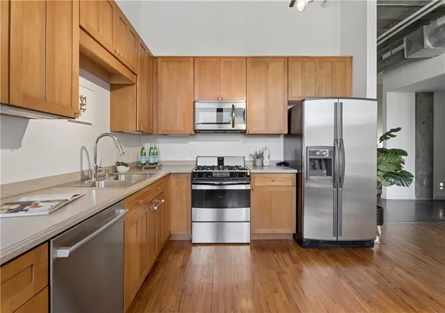 Photo 4 of Sale Pending at 660 Glen Iris Dr NE #305, Atlanta, GA 30308 | MLS# 7789730 | Listing updated on 2026-09-14