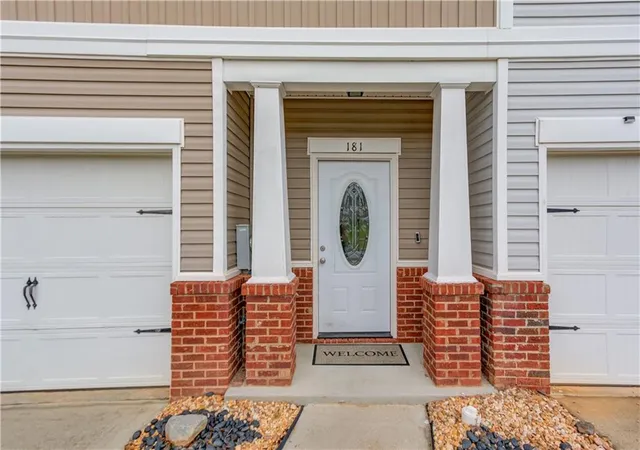 Photo 2 of Townhouse for sale at 181 Turtle Crk Dr, Winder, GA 30680 | MLS# 7762945 | Listing updated on 2026-09-08