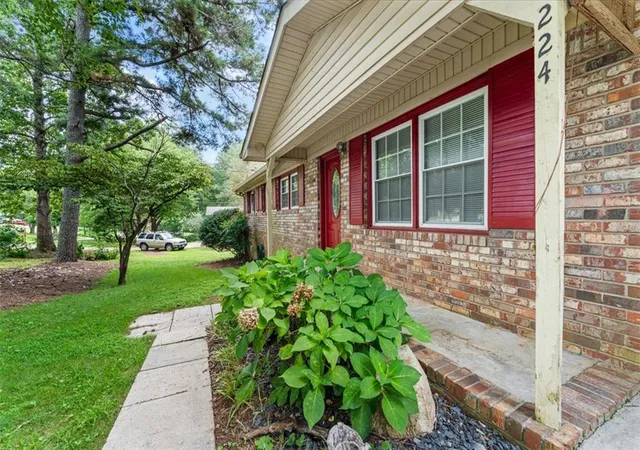 Photo 3 of Sale Pending at 224 Spanish Trails Way, Dallas, GA 30157 | MLS# 7817370 | Listing updated on 2026-09-20